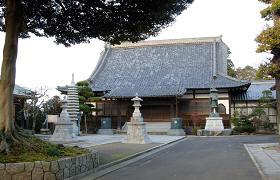 立派な瓦屋根の如意輪寺の外観写真（東海十二景のグーグルマップへのリンク）