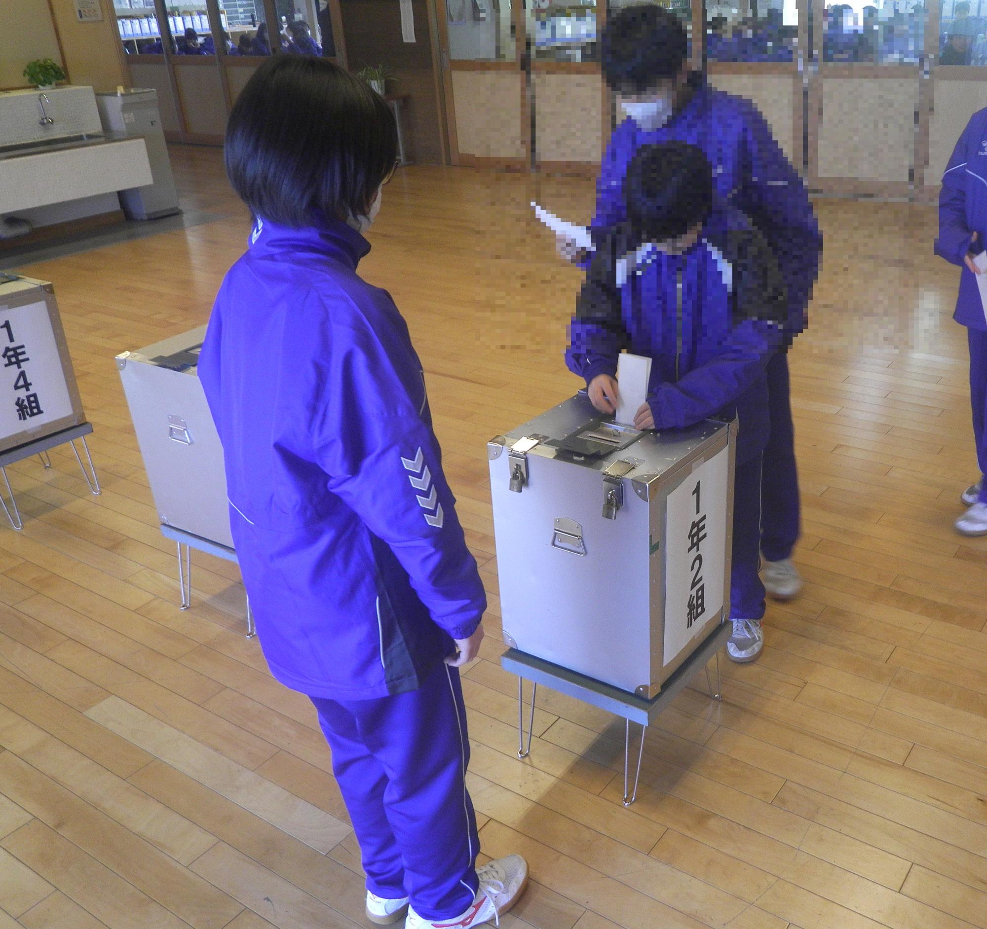 東海中生徒会選挙投票の様子
