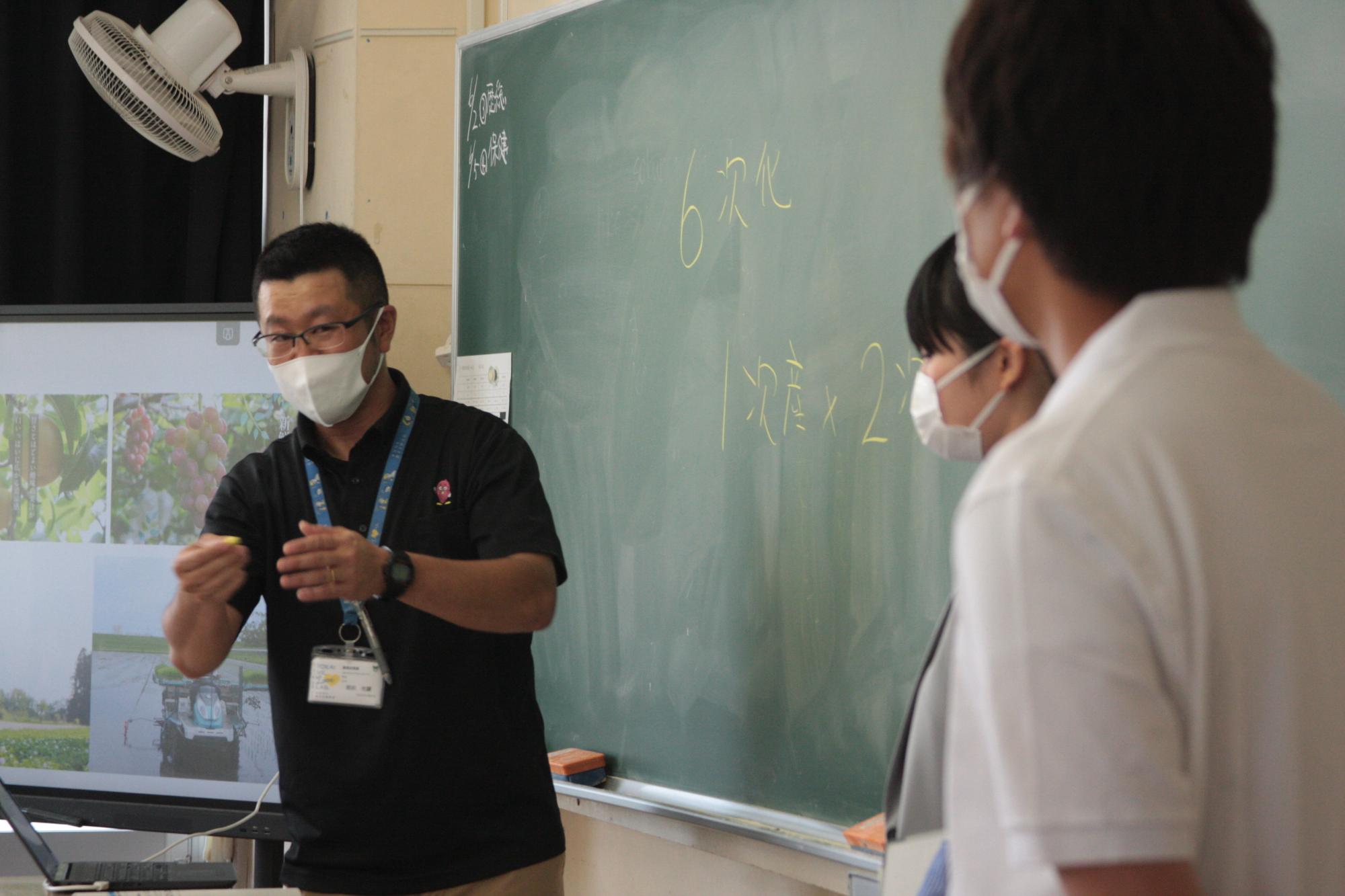 役場職員による深堀講座の様子