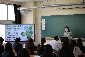 茨城大学の学生によるいばたんの説明
