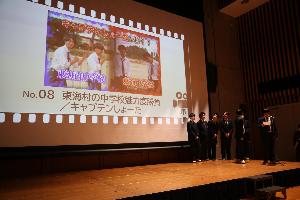 中学の魅力度対決を扱った高校生チーム