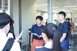 消防署を取材する様子