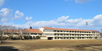 東海村立舟石川小学校の外観写真（グーグルマップの公共施設の地図へのリンク）